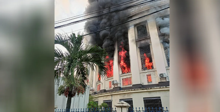 Cháy tòa nhà bưu điện ở thủ đô Philippines, 4 người bị thương - Ảnh 4.