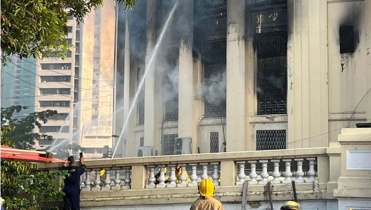 Cháy tòa nhà bưu điện ở thủ đô Philippines, 4 người bị thương - Ảnh 5.