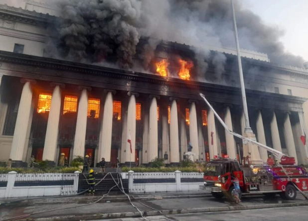 Cháy tòa nhà bưu điện ở thủ đô Philippines, 4 người bị thương - Ảnh 6.