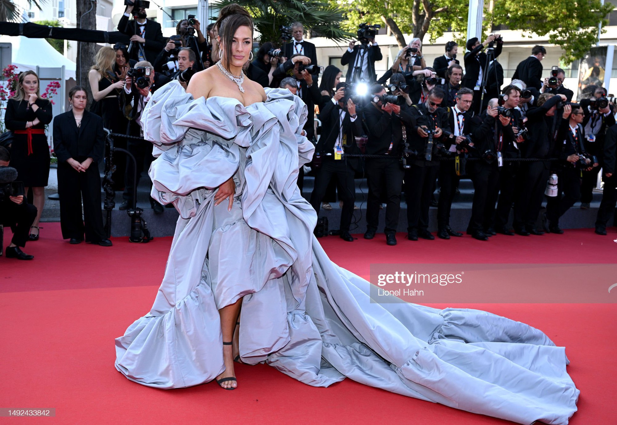 Thảm đỏ Cannes 2023 ngày 7: Jennie lấn át con gái Johnny Depp, &quot;thiên thần&quot; Rosie Huntington-Whiteley dẫn đầu đoàn sao - Ảnh 19.