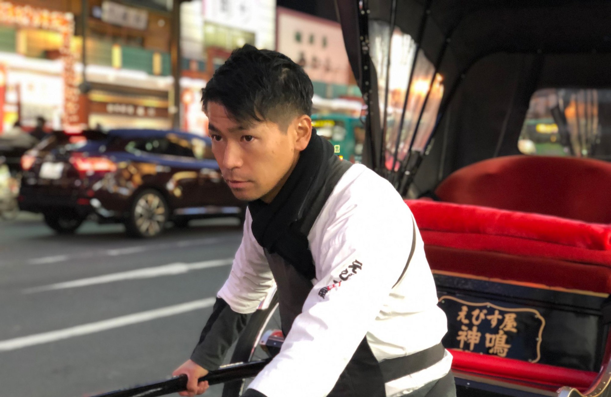 Phỏng vấn chàng trai làm nghề kéo xe trên đường phố Tokyo: Công việc vất vả nhưng thú vị bất ngờ