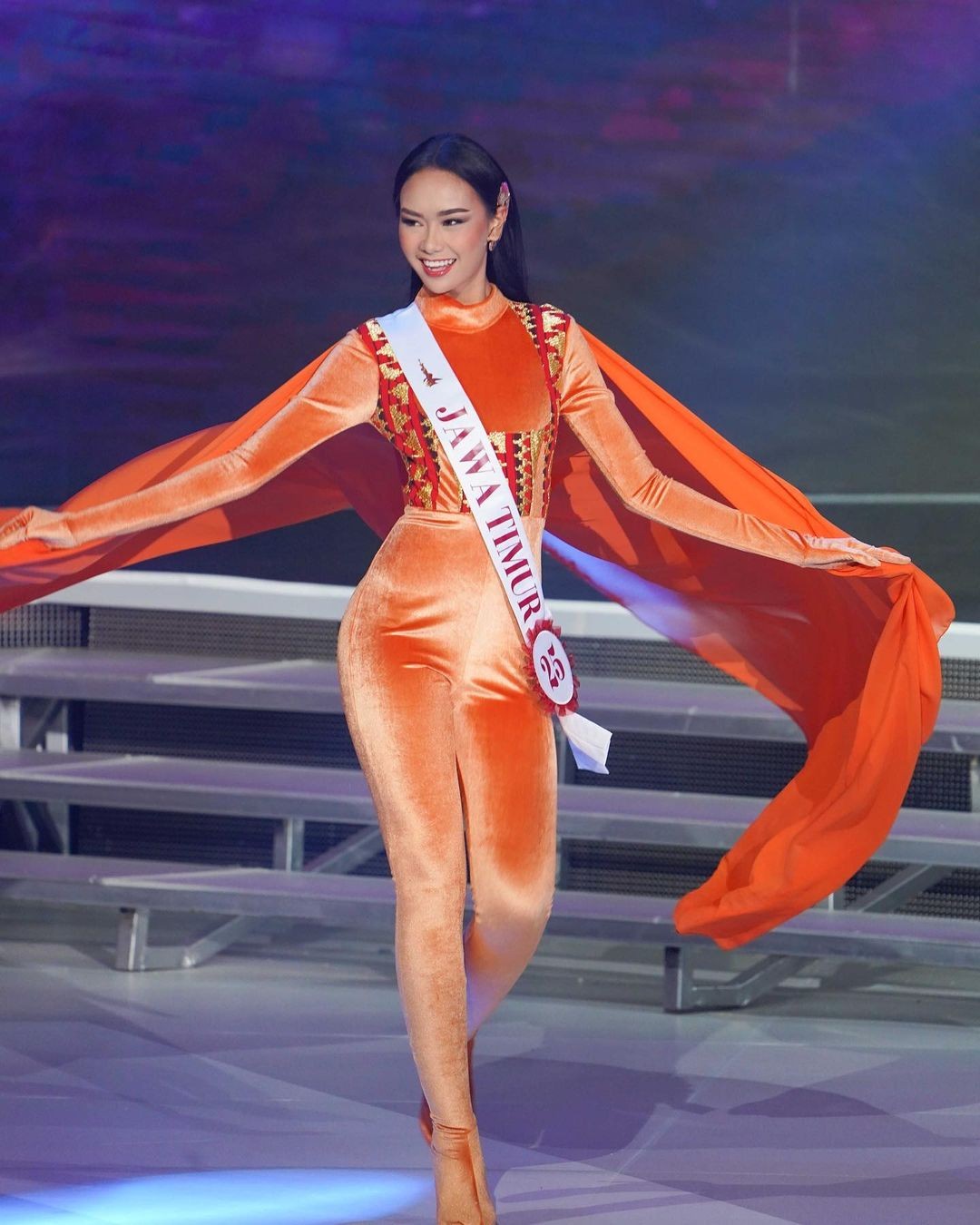 Thí sinh Hoa hậu Indonesia mặc kín mít thi áo tắm - Ảnh 10.