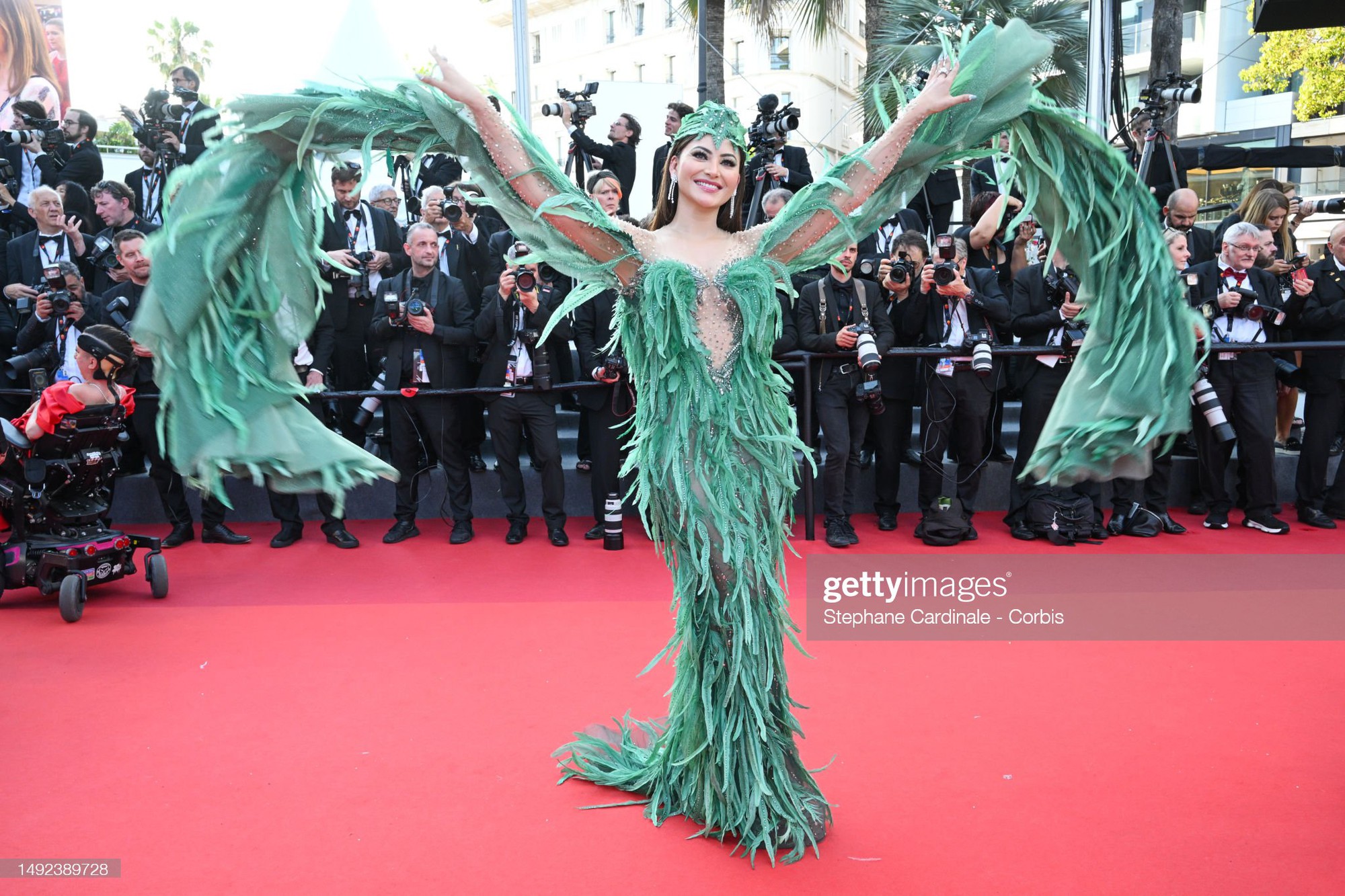 Thảm đỏ Cannes 2023 ngày 7: Jennie lấn át con gái Johnny Depp, &quot;thiên thần&quot; Rosie Huntington-Whiteley dẫn đầu đoàn sao - Ảnh 21.
