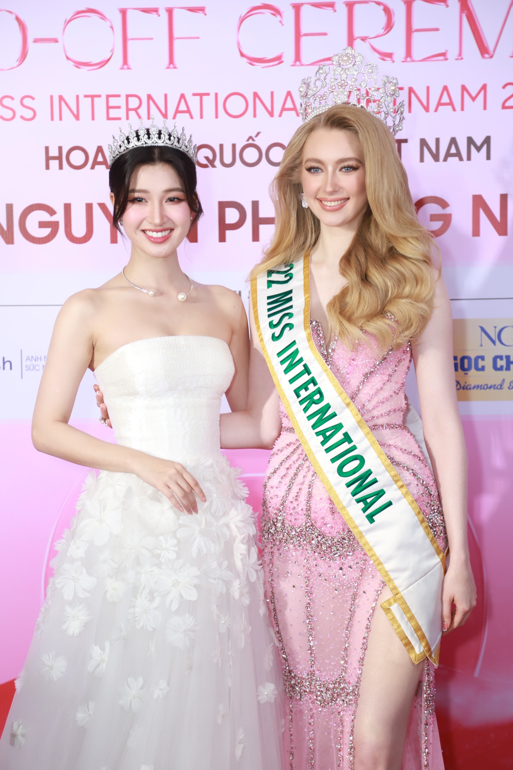 Dàn Hoa - Á hậu Vbiz hội ngộ chúc mừng Phương Nhi đại diện Việt Nam tham dự Miss International - Ảnh 3.