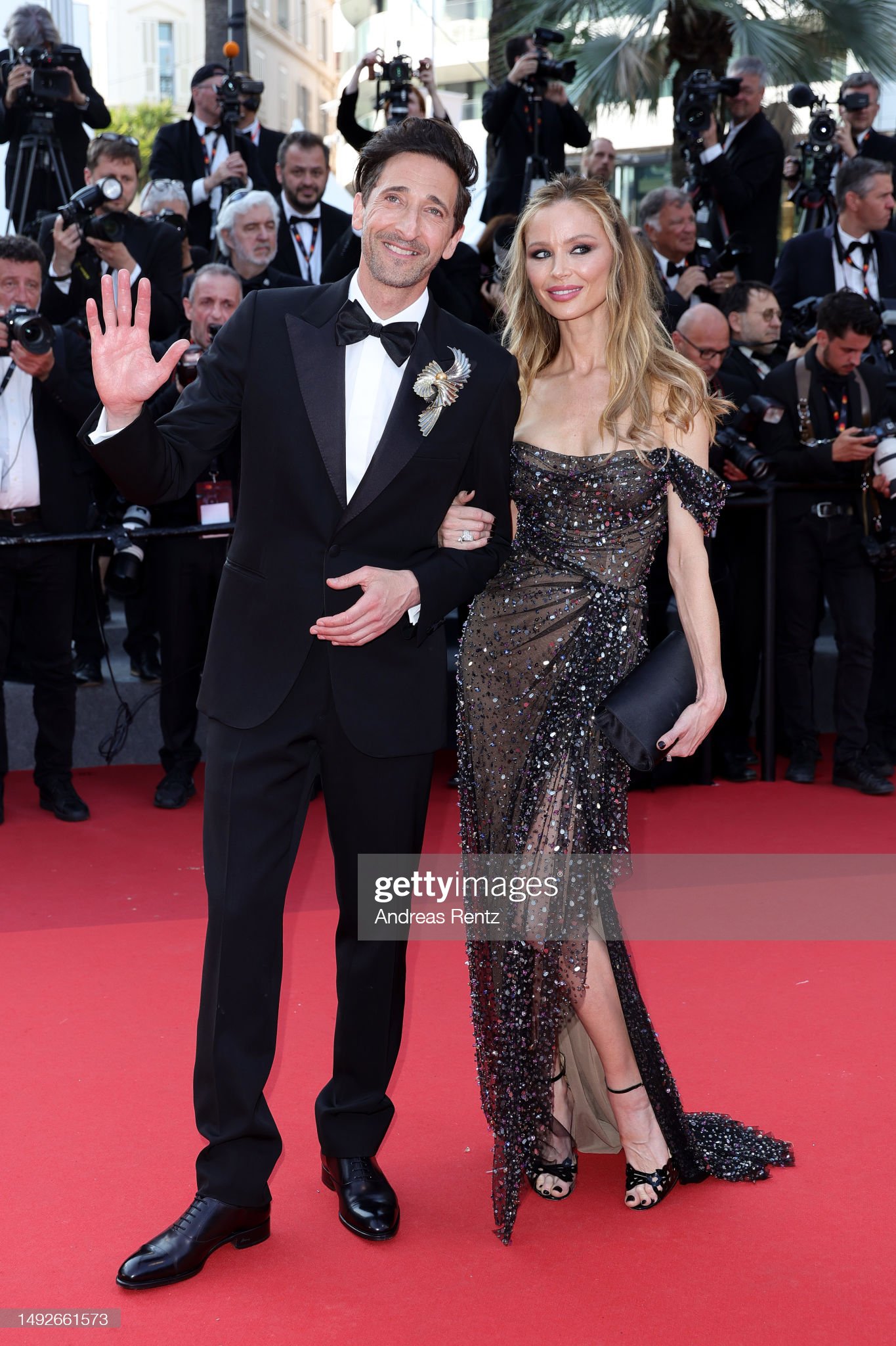 Thảm đỏ Cannes 2023 ngày 8: Phạm Băng Băng xuất hiện cùng mẹ tỷ phú Elon Musk, Scarlett Johansson và chồng ôm nhau tình tứ - Ảnh 10. Thảm đỏ Cannes 2023 ngày 8: Phạm Băng Băng xuất hiện cùng mẹ tỷ phú Elon Musk, Scarlett Johansson và chồng ôm nhau tình tứ - Ảnh 10.