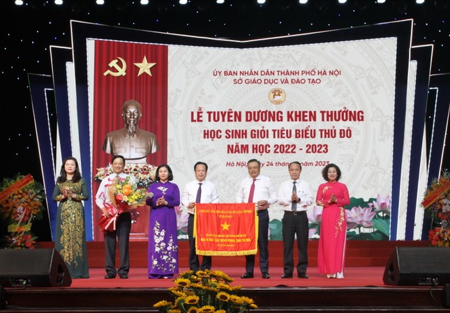 Hà Nội dẫn đầu học sinh giỏi quốc gia, quốc tế - Ảnh 2.
