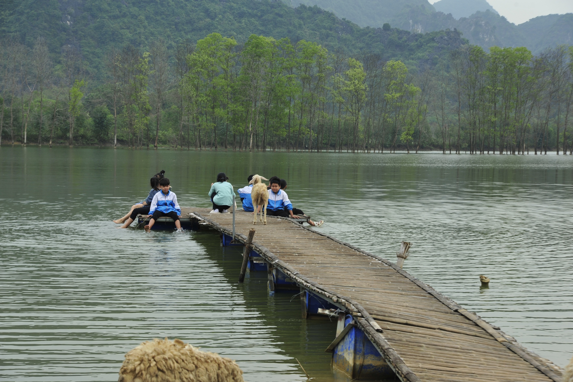 Bộ Công an khuyến cáo hàng loạt kỹ năng chống đuối nước cho trẻ em và cứu người bị đuối nước - Ảnh 4.