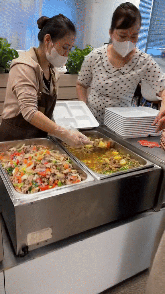 Khám phá “vương quốc ẩm thực” ở căng tin VTV: Bữa trưa buffet, chọn món thoải mái chỉ 40k - Ảnh 3.