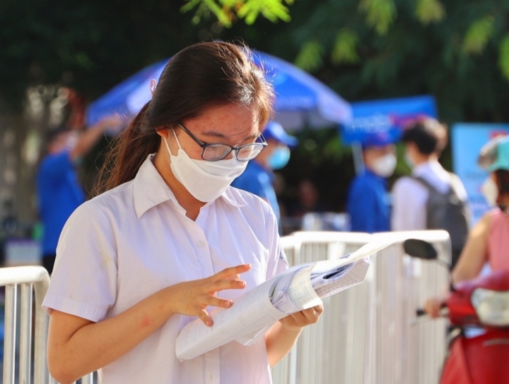 Số học sinh được miễn thi ngoại ngữ ở Hà Nội tăng 3 lần - Ảnh 1.