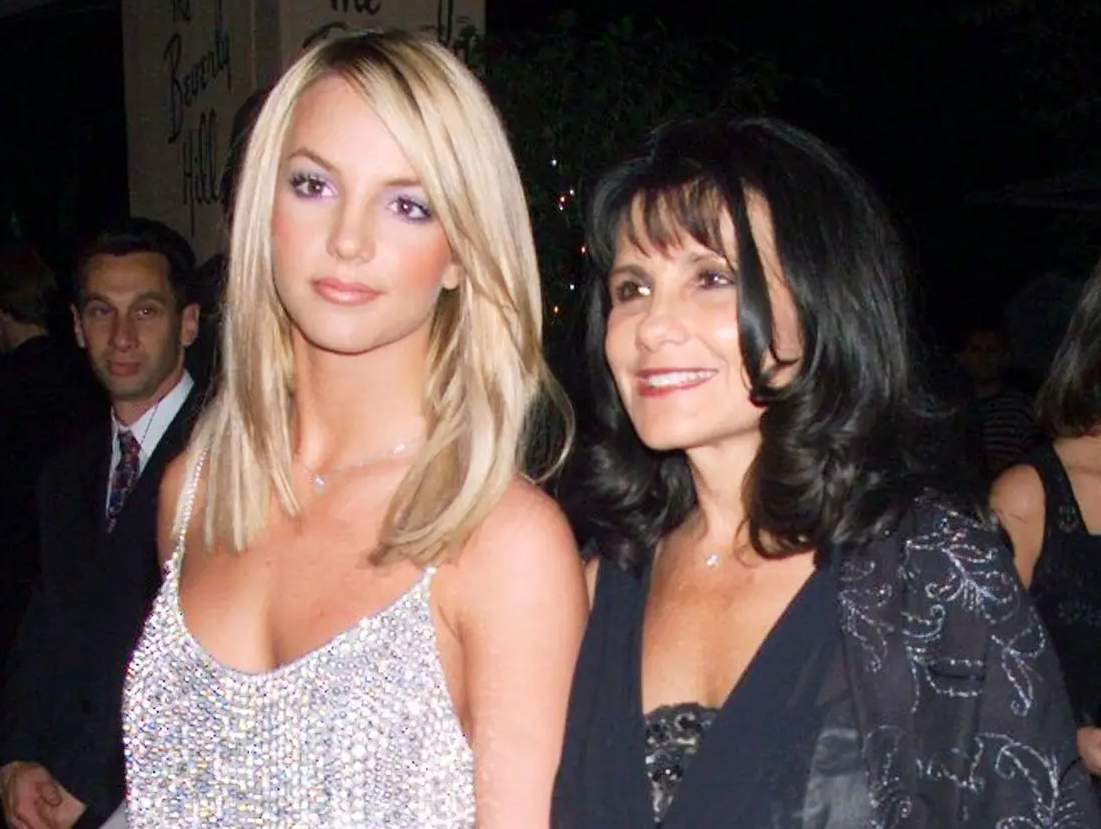 Britney Spears hàn gắn mối quan hệ với mẹ ruột sau nhiều năm bất hòa