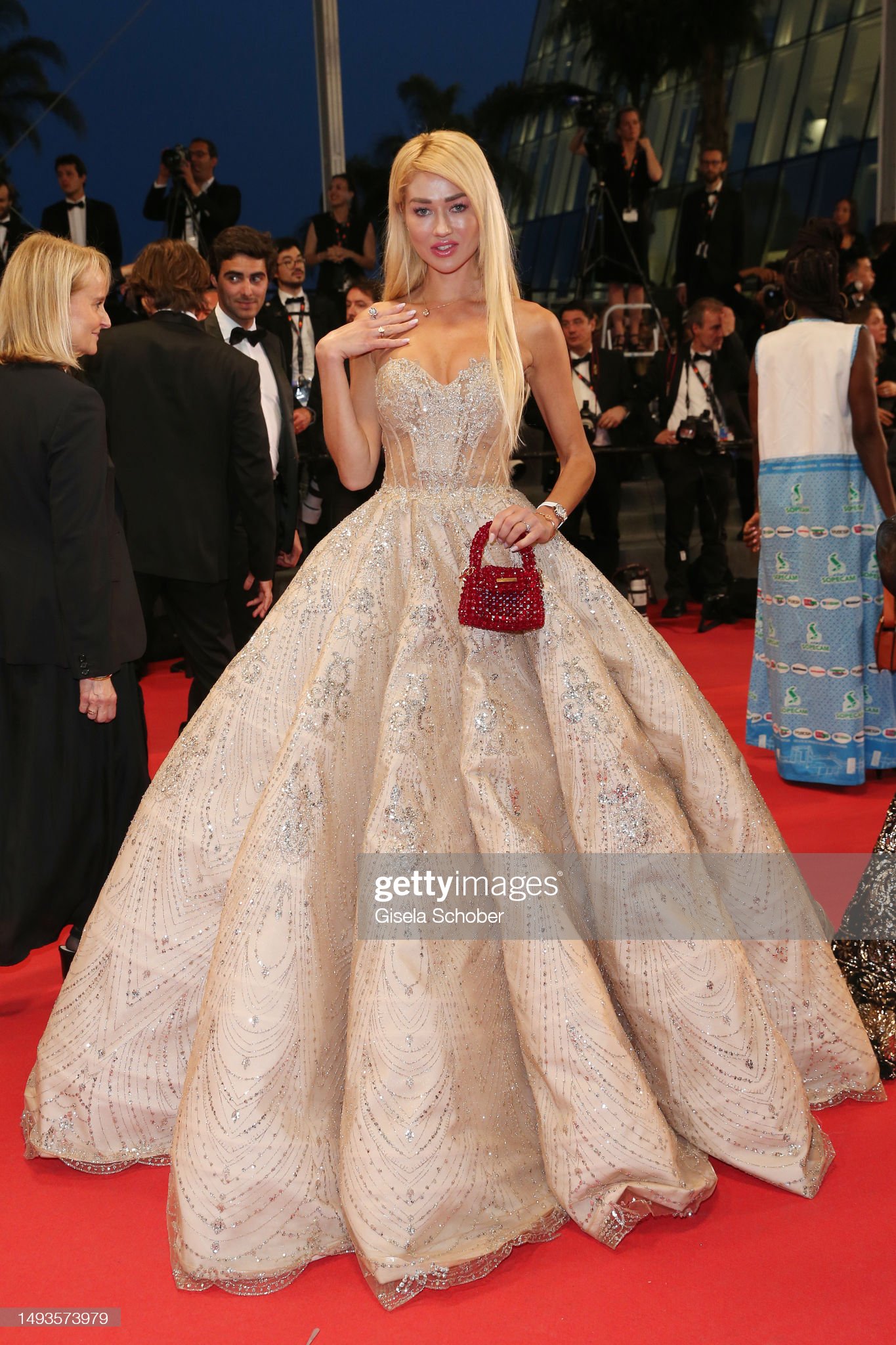 Thảm đỏ LHP Cannes ngày 11: &quot;Bà nội trợ kiểu Mỹ&quot; Eva Longoria xinh đẹp và quyến rũ, lấn át cả dàn sao - Ảnh 9.