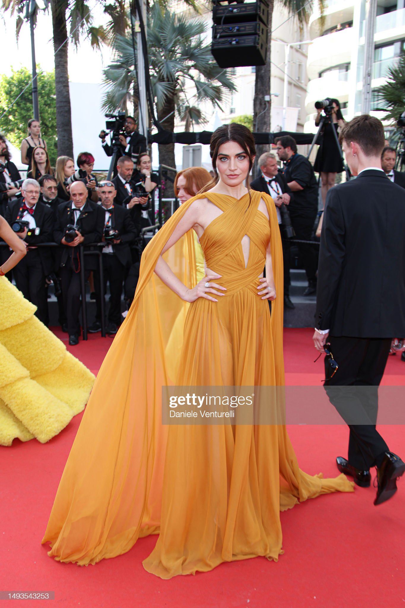 Thảm đỏ LHP Cannes ngày 11: &quot;Bà nội trợ kiểu Mỹ&quot; Eva Longoria xinh đẹp và quyến rũ, lấn át cả dàn sao - Ảnh 13.