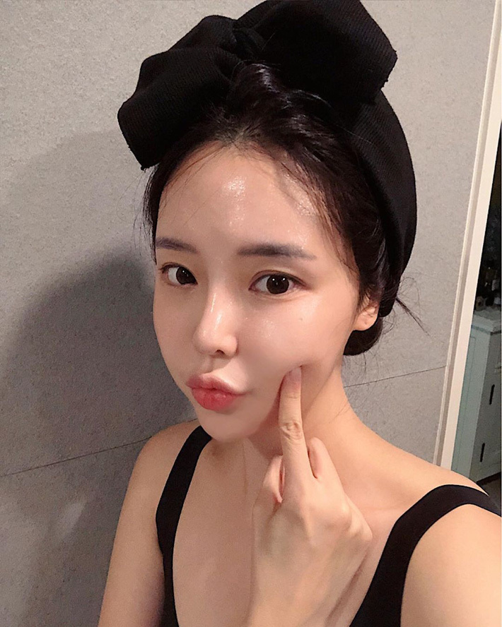5 thói quen tai hại khi skincare của nàng da dầu - Ảnh 3. 5 thói quen tai hại khi skincare của nàng da dầu - Ảnh 3.