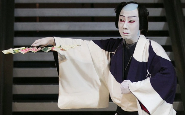 Ngôi sao Kabuki Nhật Bản Ichikawa Ennosuke nhập viện, bố mẹ đều qua đời, nghi ngờ có hiệp ước &quot;chết cùng nhau&quot; - Ảnh 1.