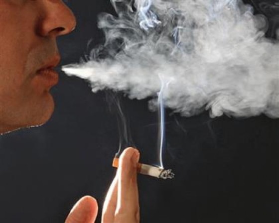 Hơn 1,2 triệu người tử vong do hút thuốc lá thụ động - Ảnh 1.