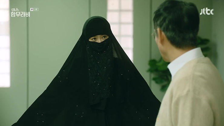 5 outfit gây tranh cãi nhất trong phim Hàn: Váy của nhân vật phản diện The Glory đứng đầu bảng - Ảnh 2.