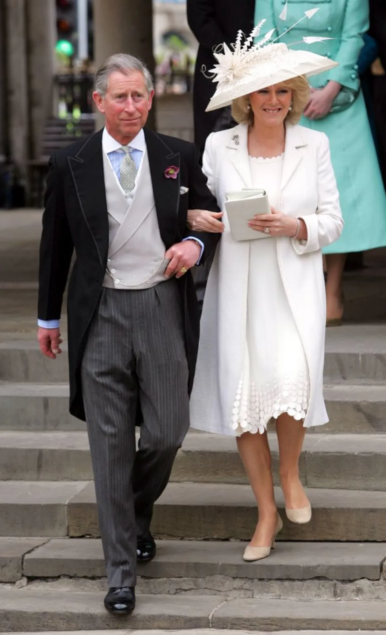 Nhìn lại tình yêu của Vua Charles và Vương hậu Camilla qua 6 cột mốc quan trọng  - Ảnh 2.