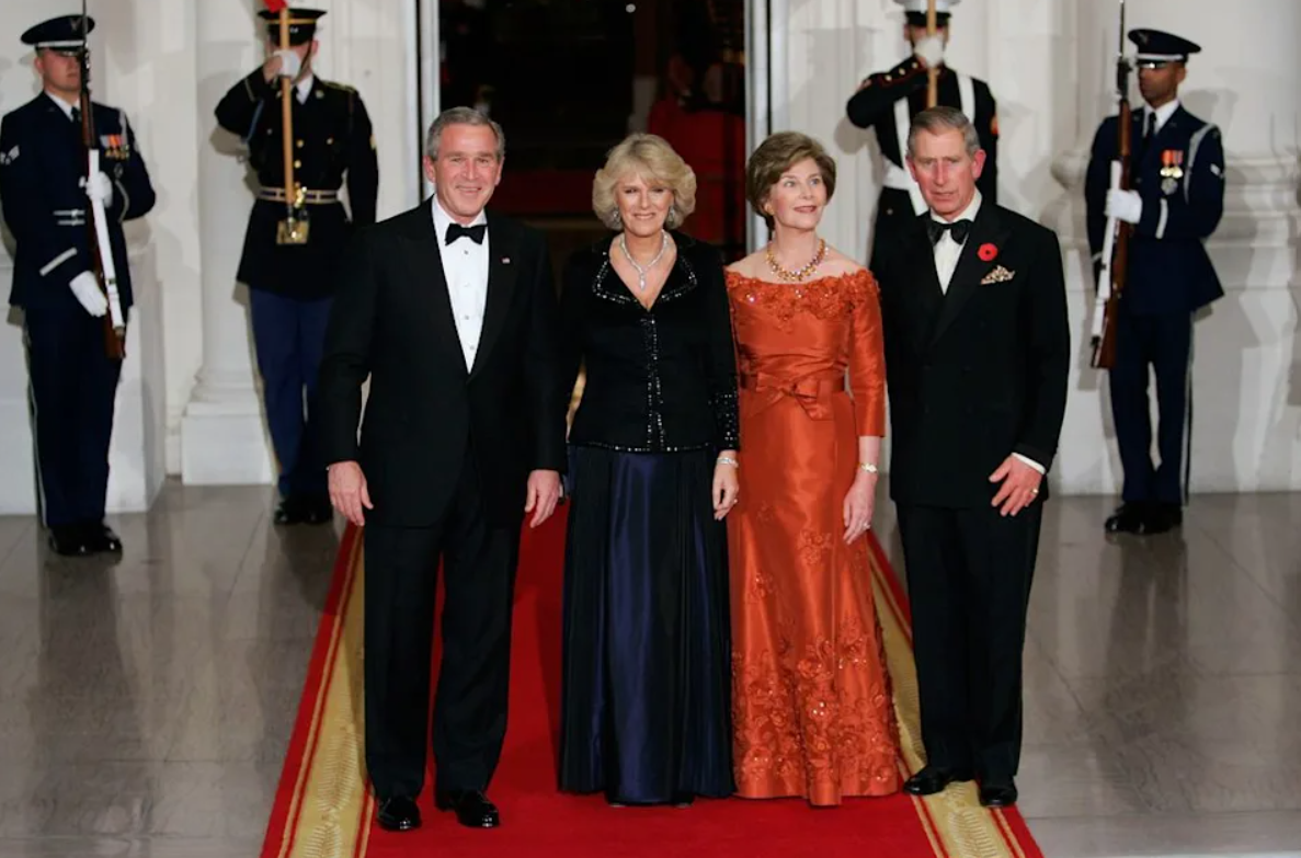 Nhìn lại tình yêu của Vua Charles và Vương hậu Camilla qua 6 cột mốc quan trọng  - Ảnh 5.