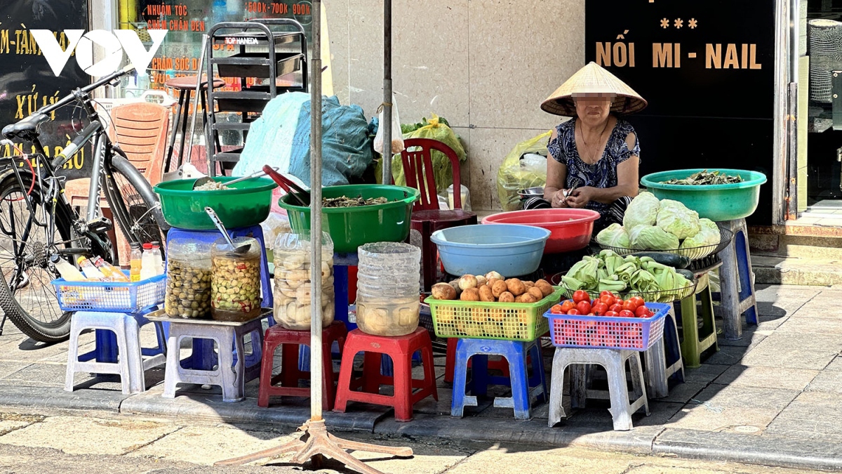 Thực phẩm đường phố và nguy cơ bùng phát ngộ độc mùa nắng nóng - Ảnh 3.