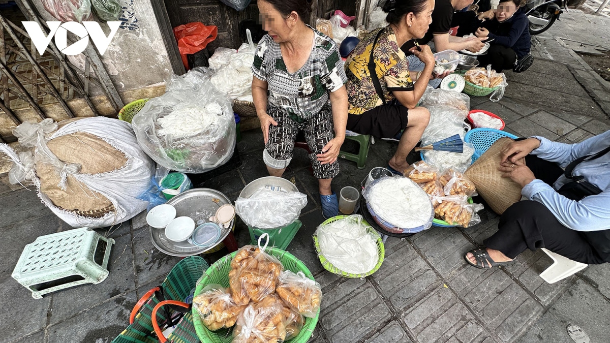 Thực phẩm đường phố và nguy cơ bùng phát ngộ độc mùa nắng nóng - Ảnh 4.