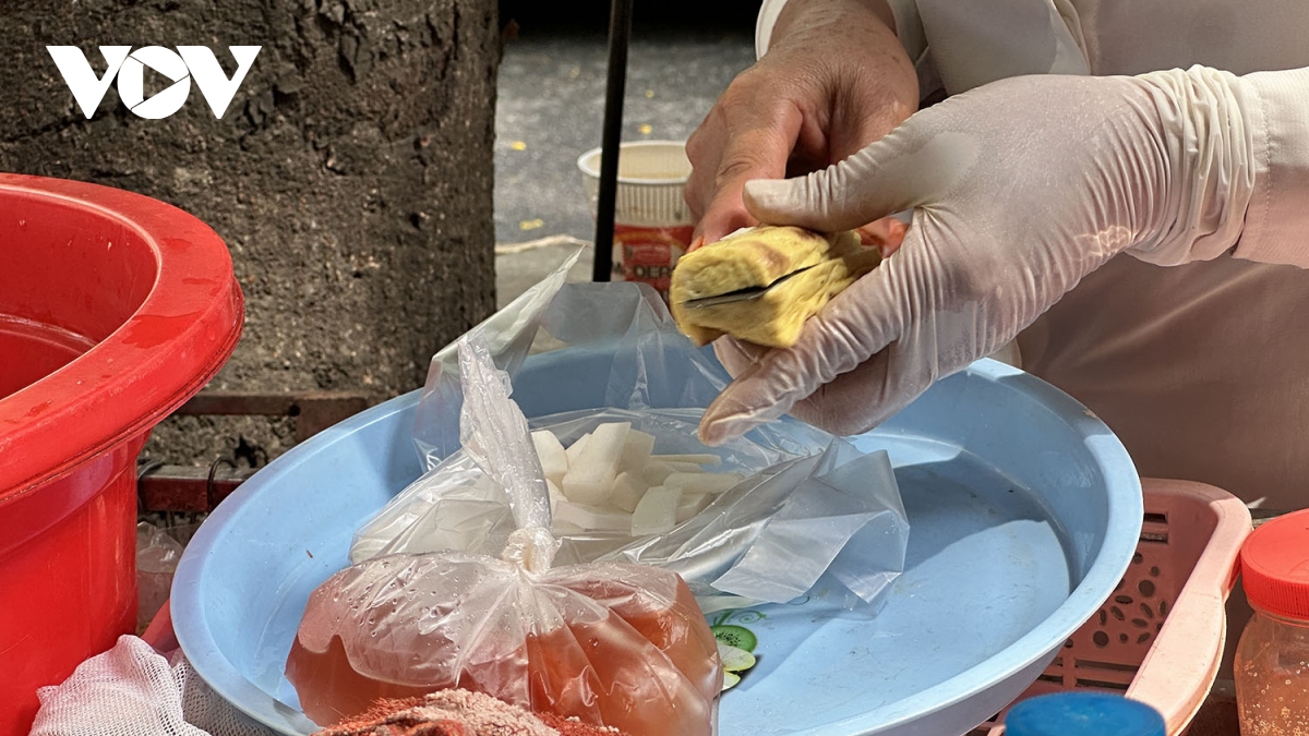 Thực phẩm đường phố và nguy cơ bùng phát ngộ độc mùa nắng nóng - Ảnh 10.