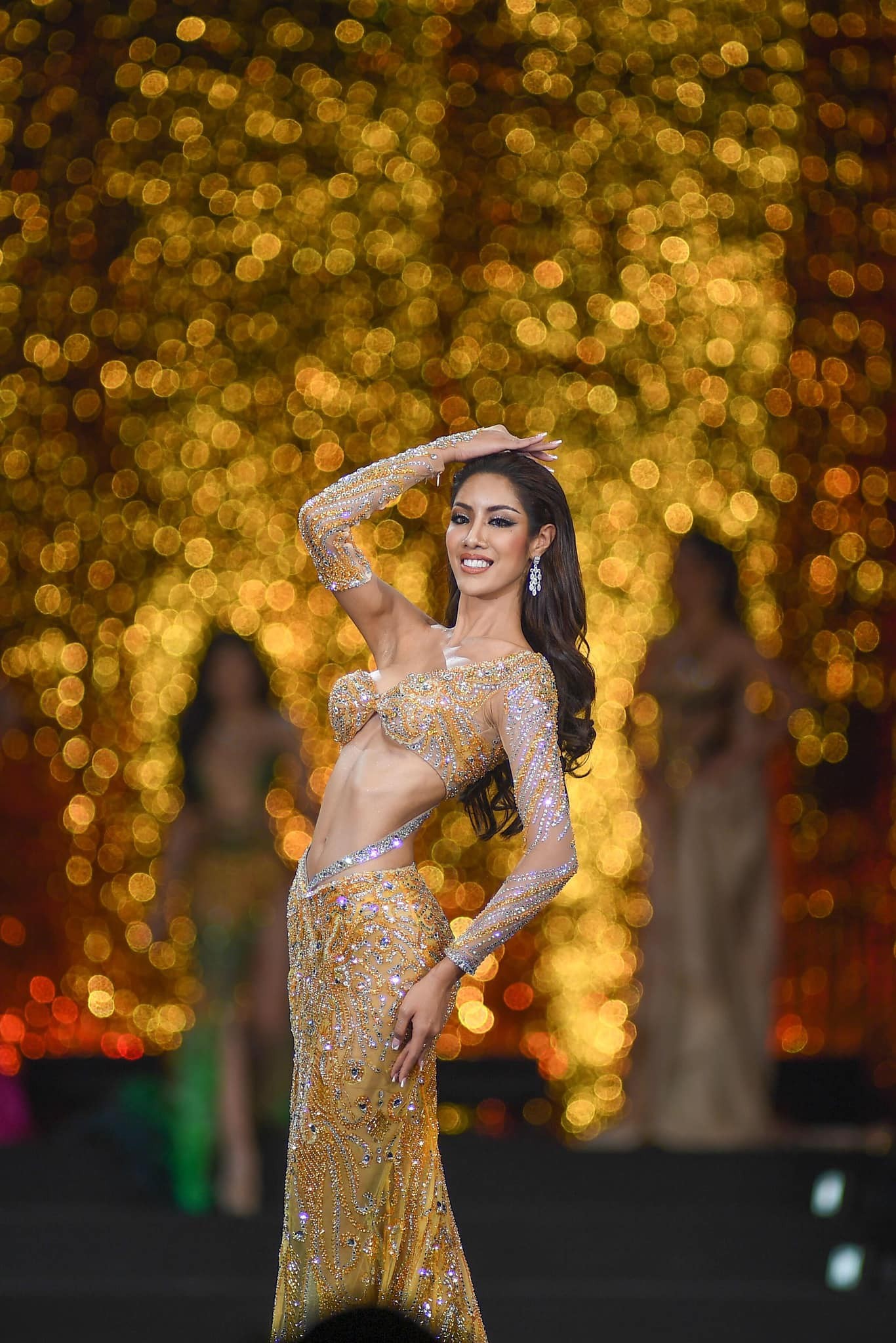 Màn trình diễn váy dạ hội của Hoa, Á hậu Hòa bình Thái Lan - Ảnh 13.
