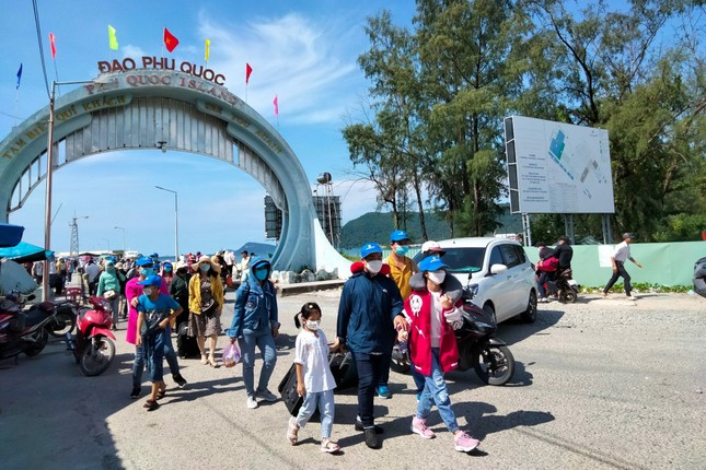Lý do khách đến Phú Quốc giảm mạnh, du lịch Cà Mau ‘bội thu’ - Ảnh 1.