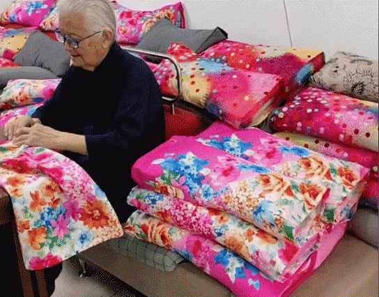 Cụ bà 95 tuổi với thói quen dọn dẹp căn nhà 'không một hạt bụi': sống tối giản nên cũng dễ hạnh phúc hơn! - Ảnh 2.
