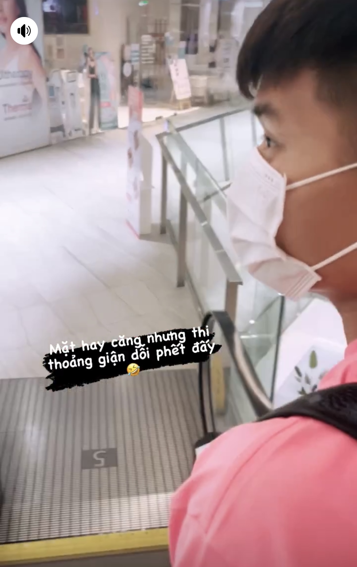Bạn gái tiết lộ tính cách khác hẳn trên sân bóng của cầu thủ Nguyễn Văn Tùng - Ảnh 2.