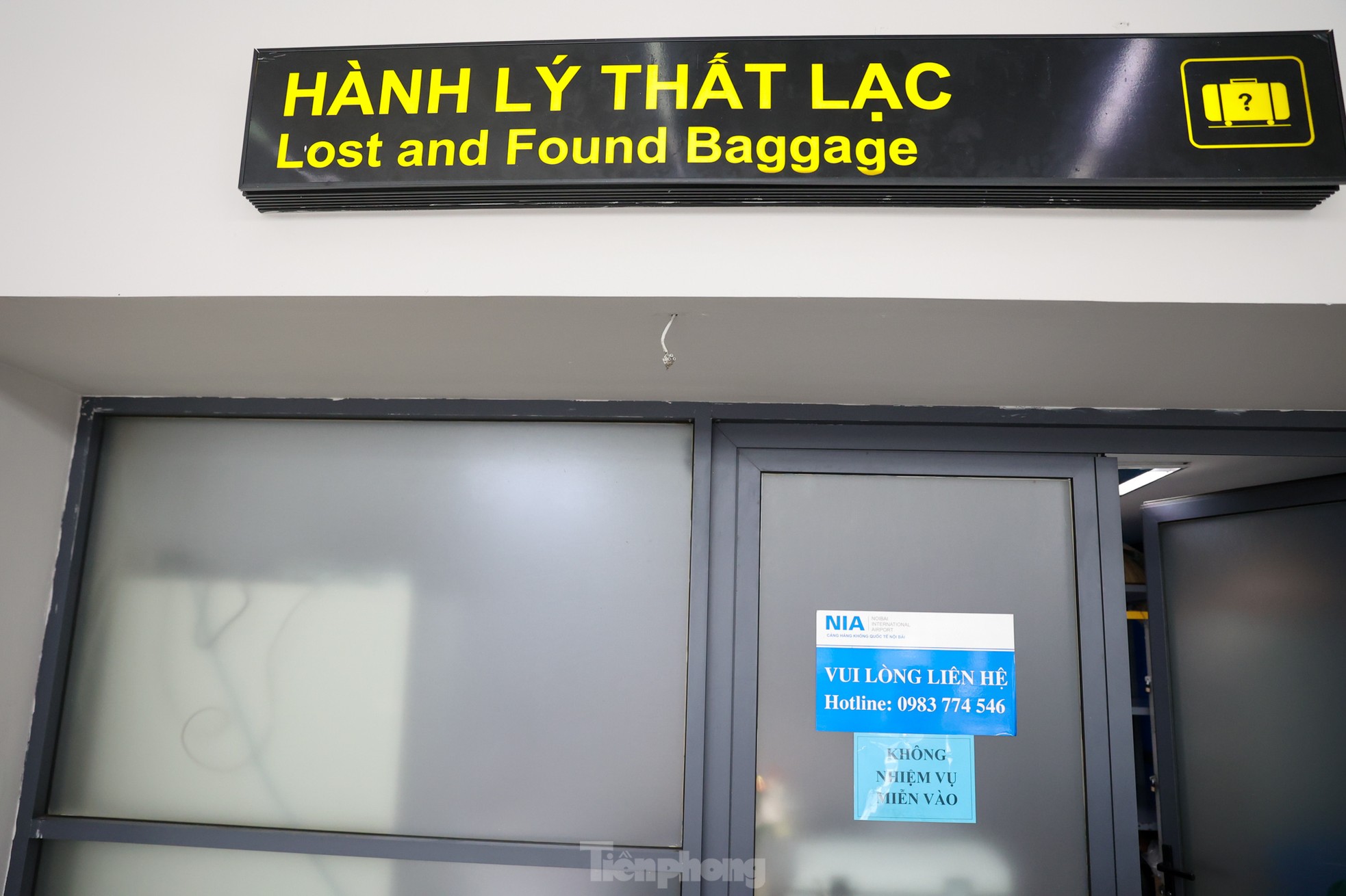 Kho hành lý thất lạc đầy ắp ở sân bay Nội Bài, cách nào để hành khách tìm lại nhanh nhất? - Ảnh 3.