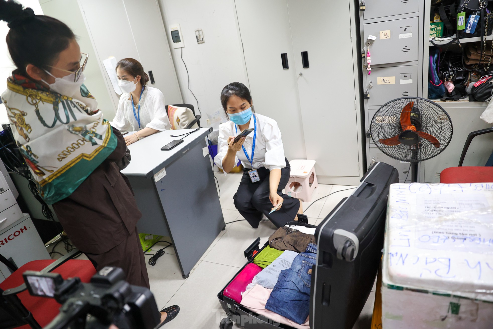 Kho hành lý thất lạc đầy ắp ở sân bay Nội Bài, cách nào để hành khách tìm lại nhanh nhất? - Ảnh 6.