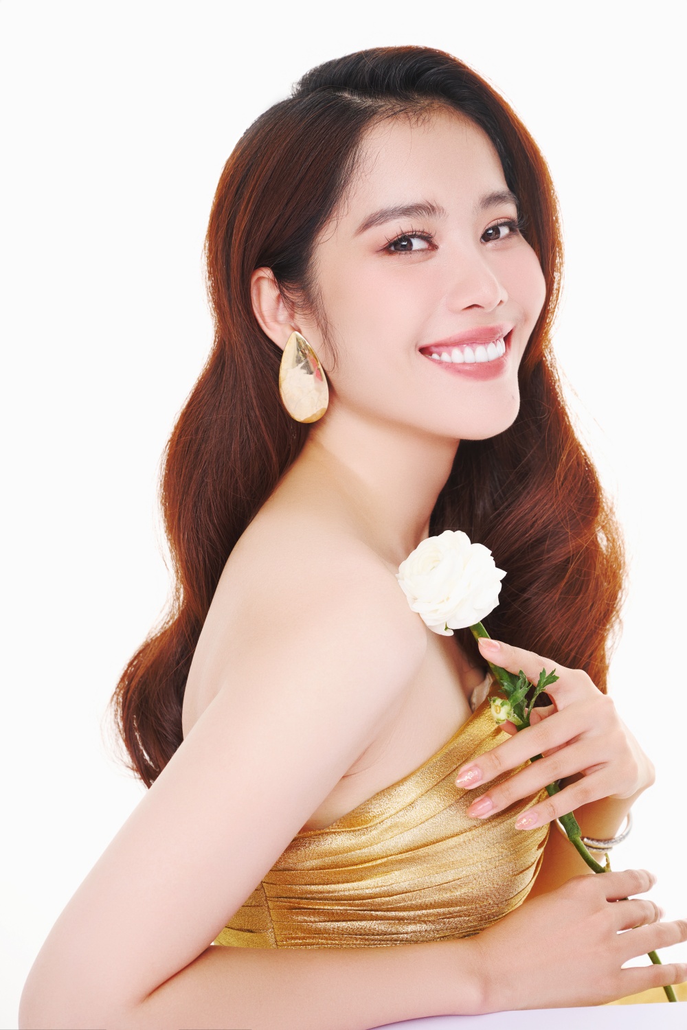 Không chỉ ra bài hát mới, Nam Em còn khiến dân mạng náo loạn vì phong độ nhan sắc trồi sụt thất thường - Ảnh 8. Không chỉ ra bài hát mới, Nam Em còn khiến dân mạng náo loạn vì phong độ nhan sắc trồi sụt thất thường - Ảnh 8.