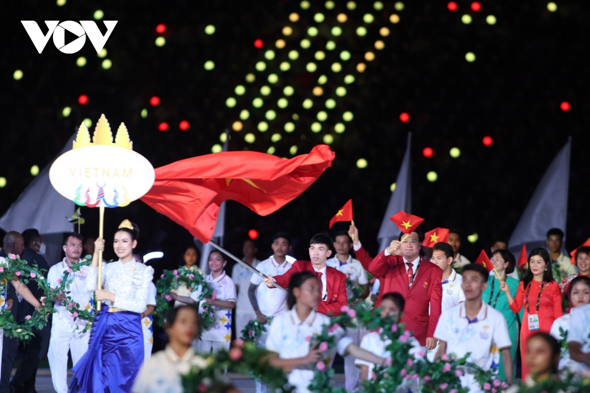 Trực tiếp lễ khai mạc SEA Games 32: Đoàn thể thao Việt Nam diễu hành - Ảnh 2.