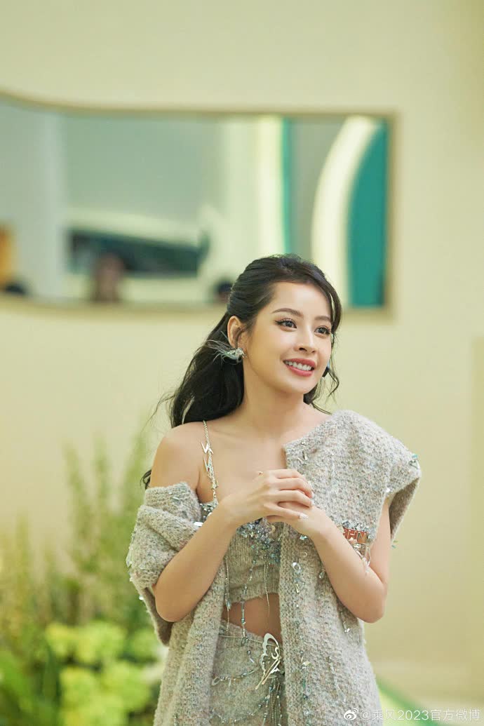 Amber quá soái ở Đạp gió 2023 nhưng để tóc dài, cư xử bánh bèo trông thế  nào? - TV show - Việt Giải Trí