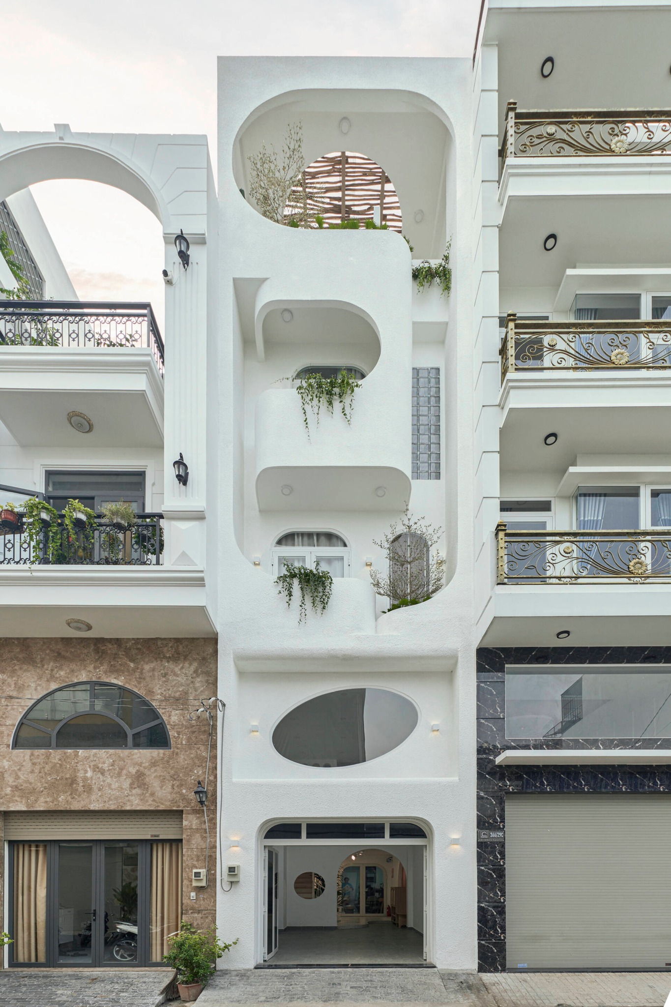 Căn nhà theo phong cách Địa Trung Hải ở quận Tân Bình, TP HCM - Ảnh 1.
