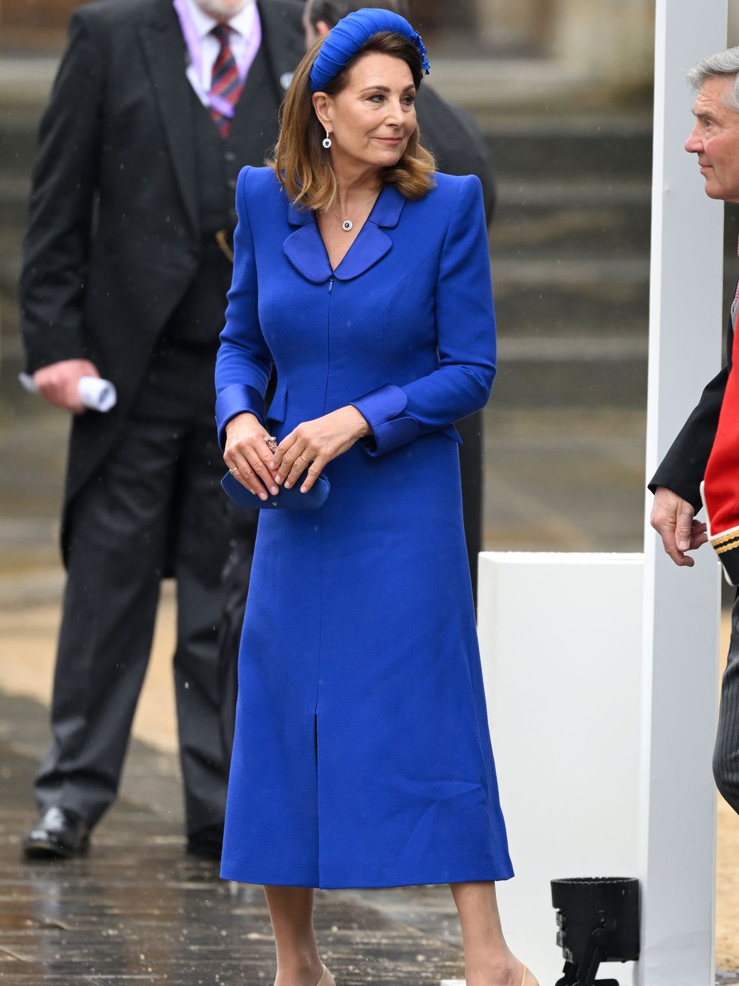 15 bộ trang phục đẹp nhất Lễ đăng quang của Vua Charles III: Nhà Kate đứng đầu, các khách mời chuộng đồ may riêng với tông nổi đề cao nét cổ điển - Ảnh 11.