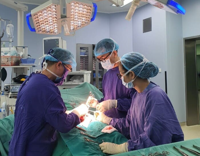 Tiêm silicon làm to cậu nhỏ, người đàn ông gặp hoạ - Ảnh 1. Tiêm silicon làm to cậu nhỏ, người đàn ông gặp hoạ - Ảnh 1.