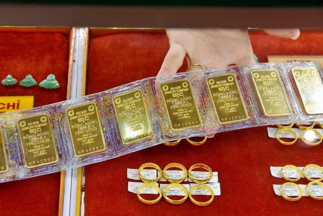 V&agrave;ng SJC cứ mua l&agrave; lỗ? - Ảnh 1.