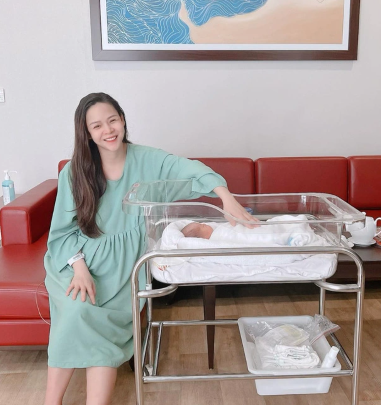 Nữ diễn viên thắt ống dẫn trứng sau khi sinh con 4 ngày - Ảnh 3.