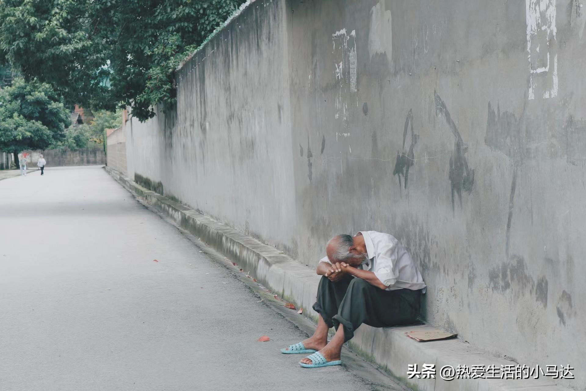 Về già có 2 căn nhà và lương hưu 50 triệu đồng/tháng, người đàn ông 72 tuổi vẫn thấy cuộc sống bi kịch: "Giá như không có nhiều tiền đến vậy" - Ảnh 4. Về già có 2 căn nhà và lương hưu 50 triệu đồng/tháng, người đàn ông 72 tuổi vẫn thấy cuộc sống bi kịch: "Giá như không có nhiều tiền đến vậy" - Ảnh 4.