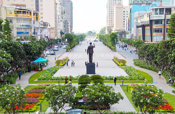 TP HCM: Nghiên cứu lắp mái che ở phố đi bộ Nguyễn Huệ - Ảnh 1.