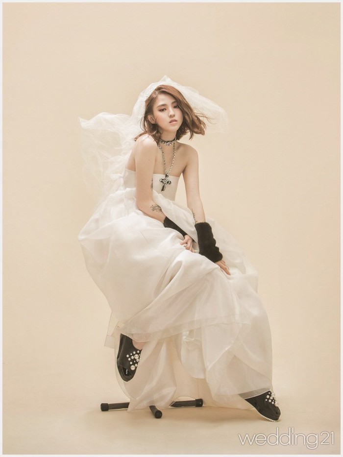 Cùng diện váy cưới: Song Hye Kyo ưa truyền thống, Han So Hee mới mẻ - Ảnh 7.