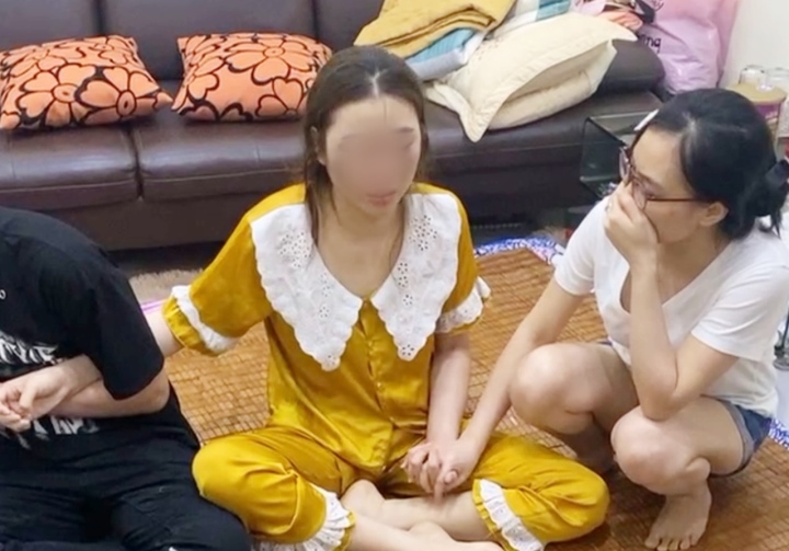 Bé gái 1 tháng tuổi ở Hà Nội bị bạo hành: Bảo mẫu thuê từ trung tâm giúp việc - Ảnh 2. Bé gái 1 tháng tuổi ở Hà Nội bị bạo hành: Bảo mẫu thuê từ trung tâm giúp việc - Ảnh 2.