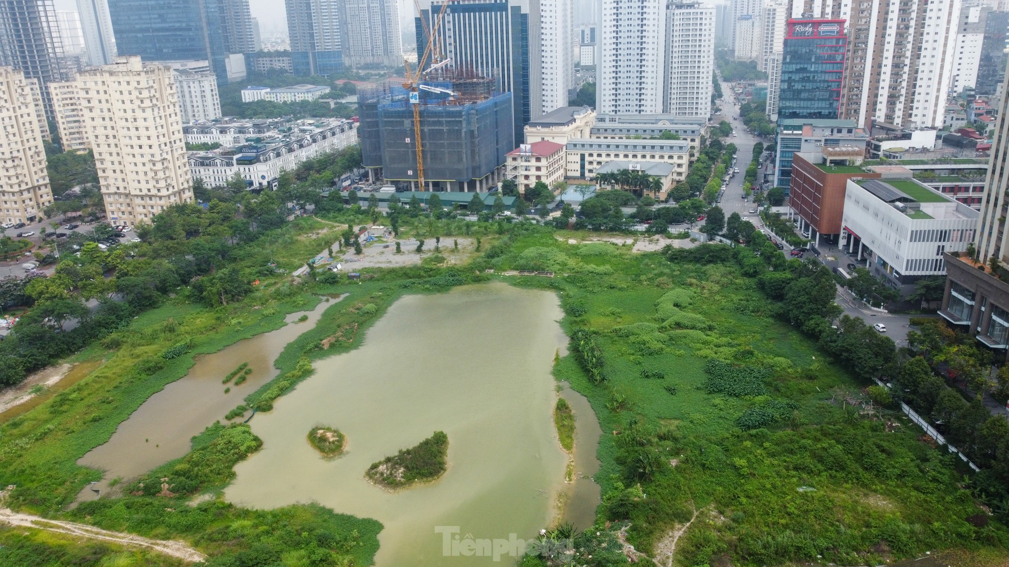 Toàn cảnh công viên hồ điều hoà nghìn tỷ ở Thủ đô bỏ hoang sau nhiều năm được khởi công - Ảnh 4.
