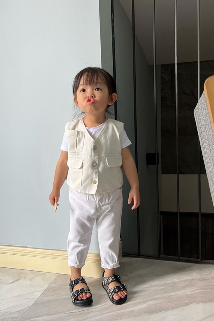 Con gái Cường Đô La - Đàm Thu Trang mới 2 tuổi đã 'dát' toàn hàng hiệu - Ảnh 14.