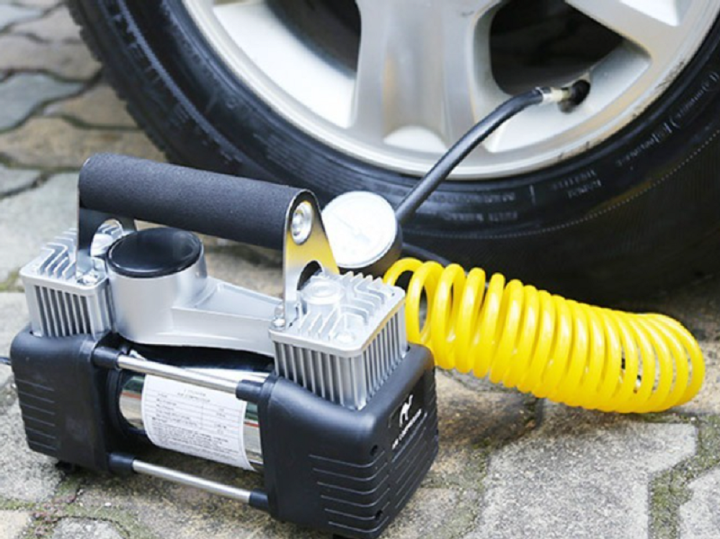 Những vật dụng lu&ocirc;n phải mang trong xe - Ảnh 1.