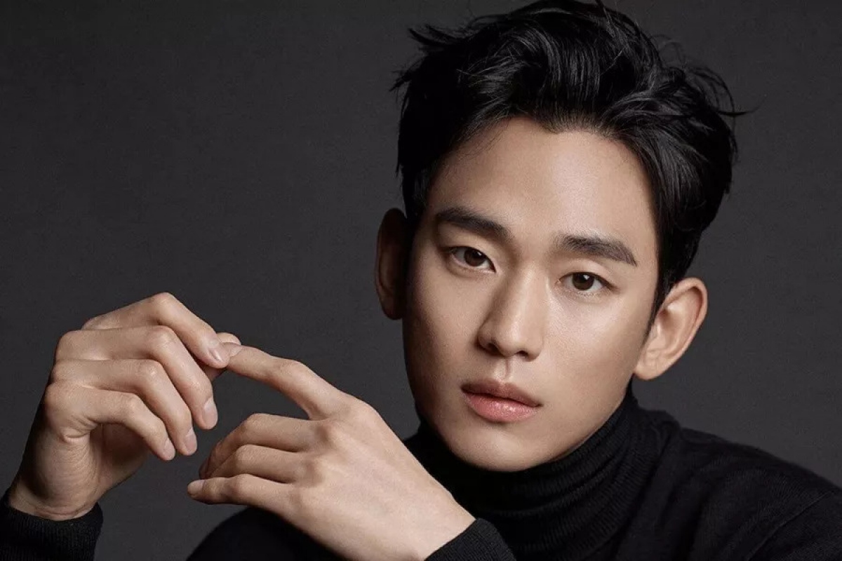 Kim Soo Hyun lộ ảnh cưới điển trai nhưng nhan sắc cô dâu lại gây chú ý hơn cả - Ảnh 1.