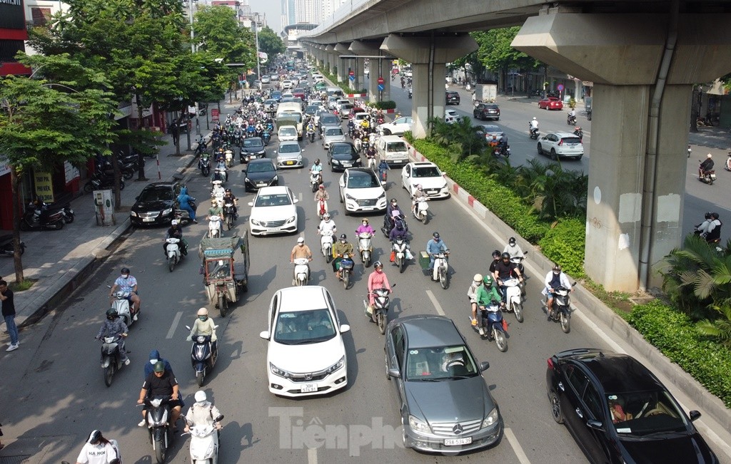 Ùn ứ trong ngày đầu dựng rào thi công trên đường Nguyễn Trãi - Ảnh 5.