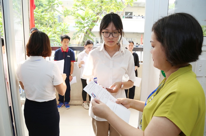Th&ecirc;m 1 th&iacute; sinh bị đ&igrave;nh chỉ thi lớp 10 H&agrave; Nội - Ảnh 1.