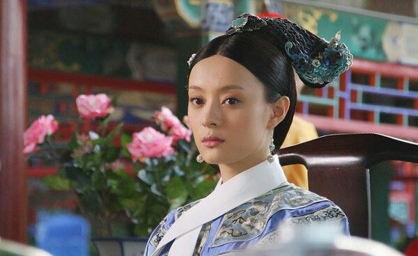 Một mỹ nhân Tân Cương "gây sốt" vì hoá Chân Hoàn đẹp lấn át Tôn Lệ - Ảnh 3. Một mỹ nhân Tân Cương "gây sốt" vì hoá Chân Hoàn đẹp lấn át Tôn Lệ - Ảnh 3.